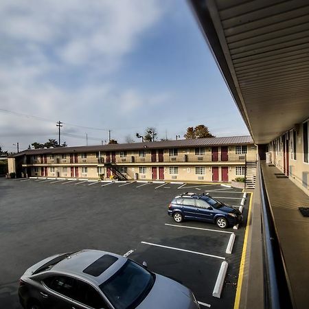 Days Inn By Wyndham Portland Central Екстер'єр фото
