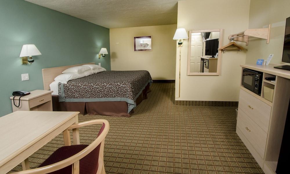 Days Inn By Wyndham Portland Central Екстер'єр фото