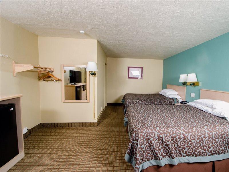 Days Inn By Wyndham Portland Central Екстер'єр фото
