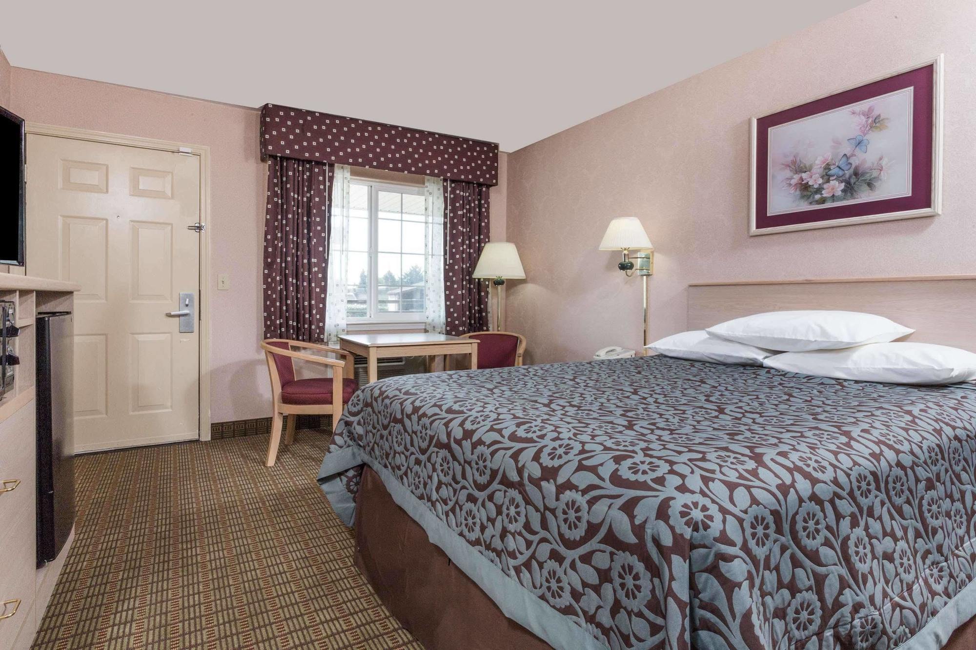 Days Inn By Wyndham Portland Central Екстер'єр фото