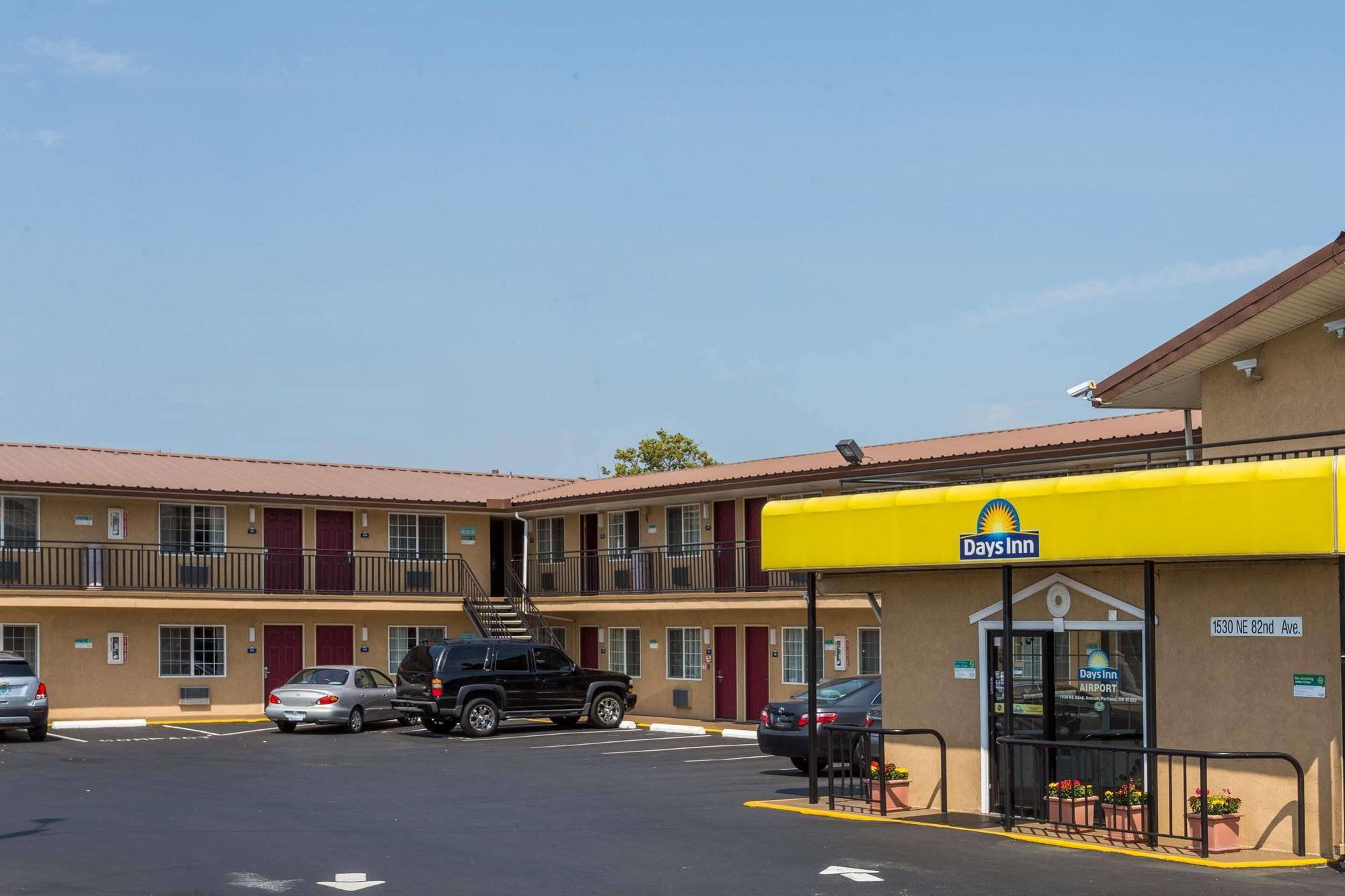Days Inn By Wyndham Portland Central Екстер'єр фото