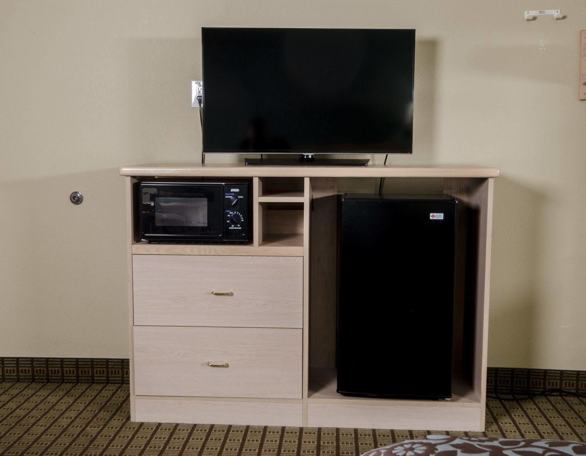 Days Inn By Wyndham Portland Central Екстер'єр фото