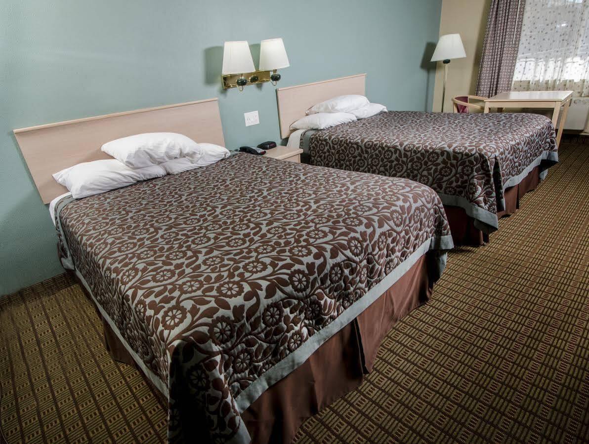 Days Inn By Wyndham Portland Central Екстер'єр фото